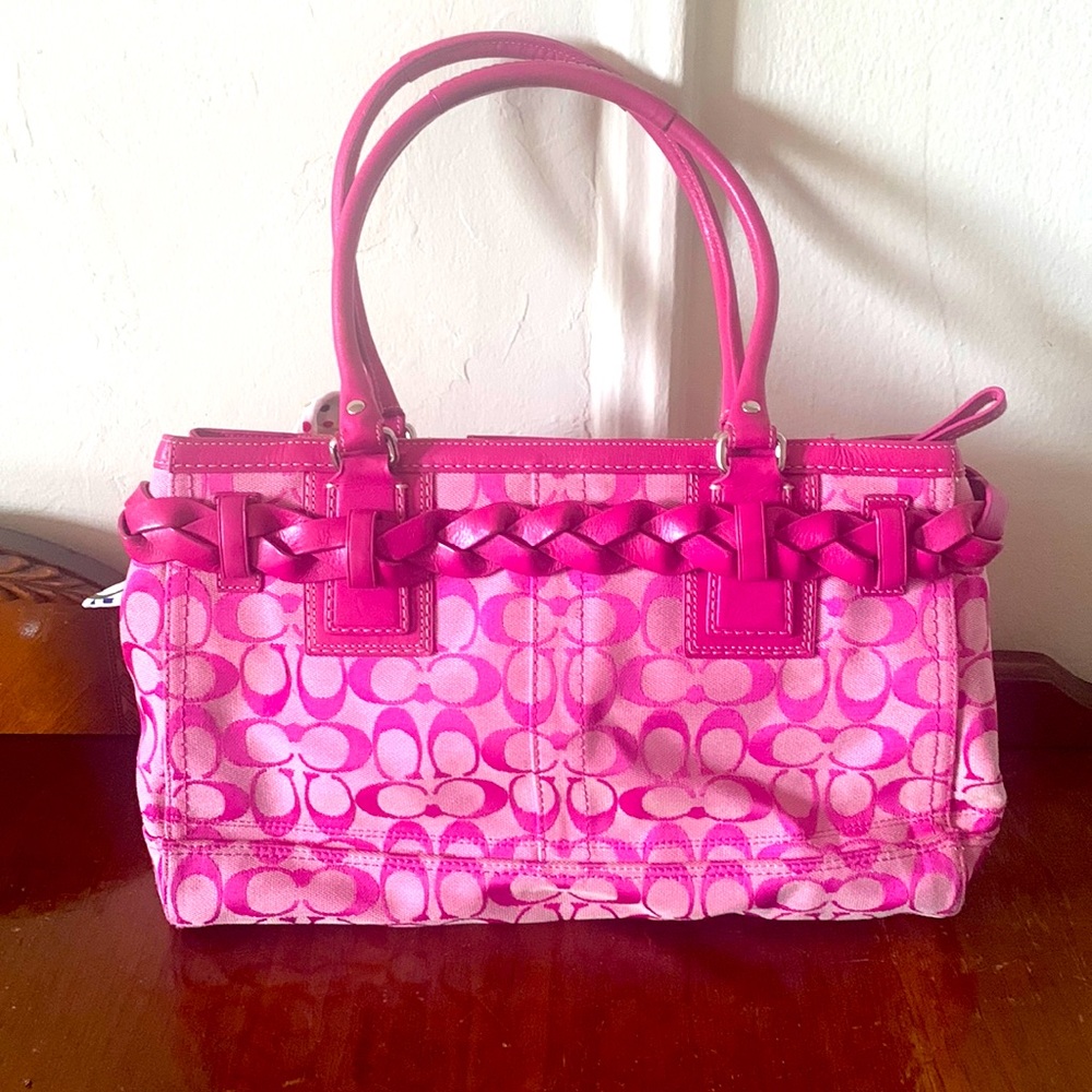 Origional Coach Purse 👛 Georgous, No scratches, loved in a  free home.